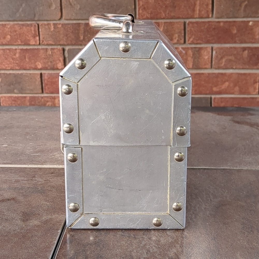 Sudbury Metal Lunchbox with Handle - Picture 5 of 8